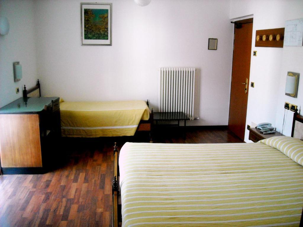 Hotel Faedo Pineta Стая снимка